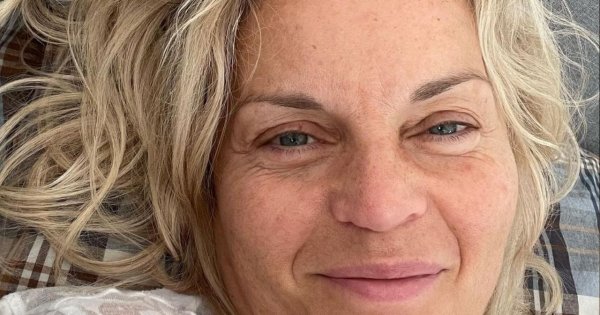 Małgorzata Foremniak zadaje szyku w krwistej czerwieni. Założyła kurtkę za ponad 2 tys. zł. Ktoś pisze: "Nowocześnie i z klasą"