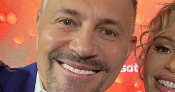 Krzysztof Ibisz jeździ na rowerze w garniturze... Ktoś pisze: "Nowoczesny facet z klasą". Rzeczywiście?