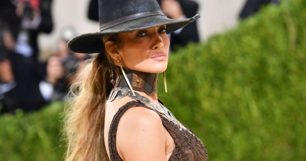 53-letnia Jennifer Lopez będzie reklamować bieliznę! Dobry pomysł?