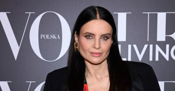 Joanna Horodyńska w czarnej sukience z wycięciami. Prawie odsłania łono! Przesadziła z tą stylizacją?