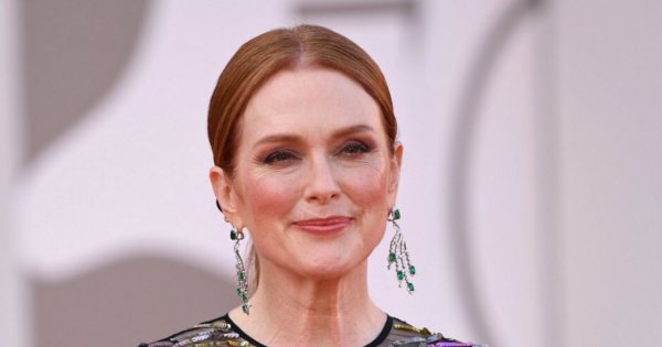 Julianne Moore w zjawiskowej kreacji na czerwonym dywanie w Wenecji! Jedna z najlepszych stylizacji?