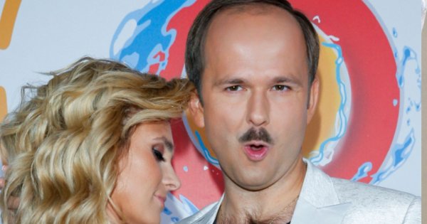 Kajra i jej kształtne piersi w prześwitującym topie. Żona Sławomira pokazała wszystko jak na dłoni