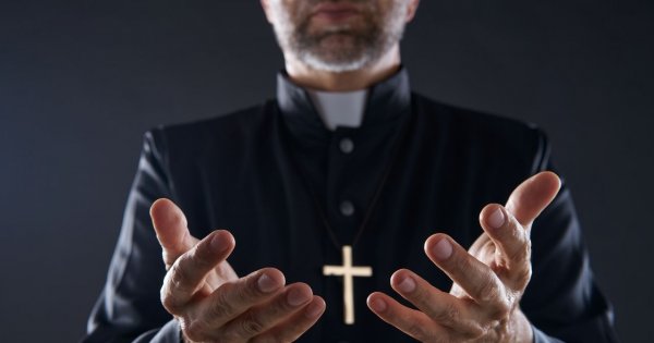 Przyszli rodzice chrzestni mogą być zapytani o... ocenę z religii! Co się dzieje w tym kościele?!