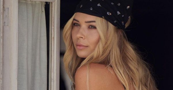 Sandra Kubicka pozuje w seksownej bieliźnie z mocno wyciętym dołem. Ktoś pisze: "Chudzinka straszna"