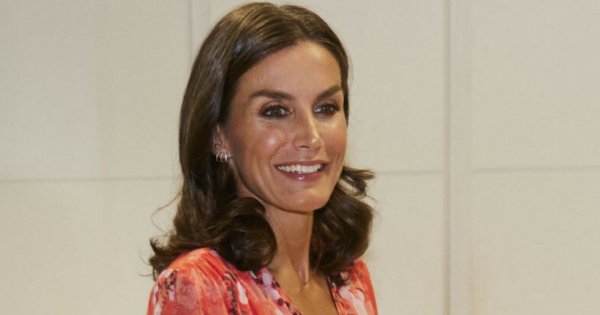 Królowa Letizia zachwyciła świąteczną kreacją, a może to jej córki zdobywają medal? WOW, cóż za stylowa rodzina!