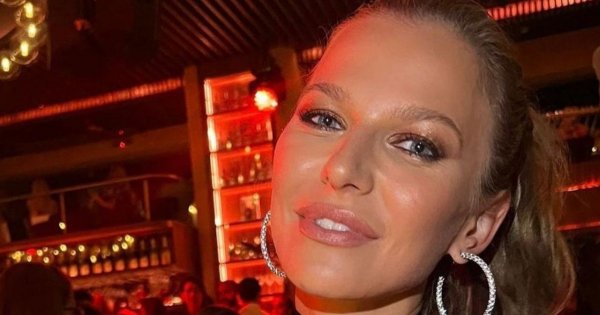 Anna Lewandowska prezentuje modne stylizacje. Dzwony to tegoroczny hit? A może kit?