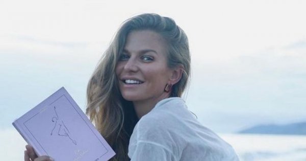 Anna Lewandowska obwieszona złotem zadaje szyku na imprezie "Vougue'a"