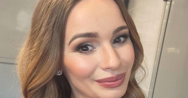 Ewelina Lisowska wyleguje się na skałkach niczym foczka. Ma na sobie tylko skąpe bikini!