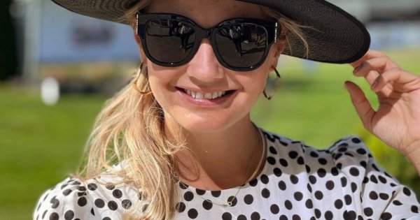 Małgorzata Socha chwali się samochodem i zadaje szyku w modnym komplecie! "Pasuje Pani ta fura" - piszą fani