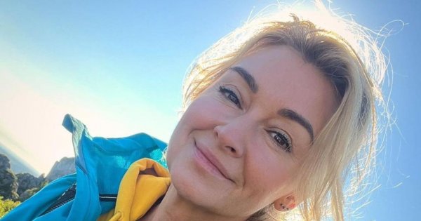 Martyna Wojciechowska w miodowym blondzie i grzywce. Fani: "Nie pasuje Ci ta grzywa"