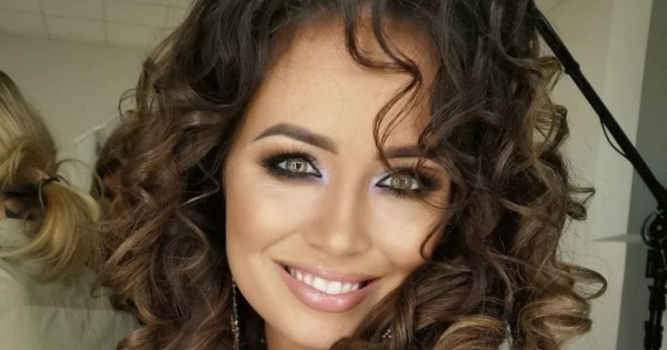 Agnieszka Mrozińska prezentuje okazałe piersi. Smakowita stylizacja gwiazdy