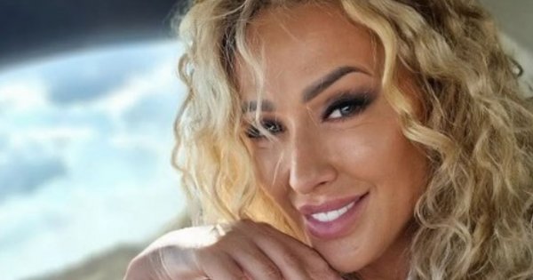 Sylwia Peretti kusi nogami w obcisłej mini. Ktoś pisze: "Wyglądasz genialnie"