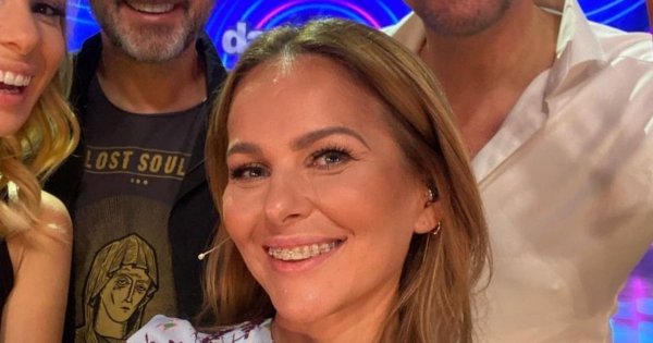 Paulina Sykut-Jeżyna w jesiennej stylizacji, która podkreśla figurę. W zieleni jej do twarzy?
