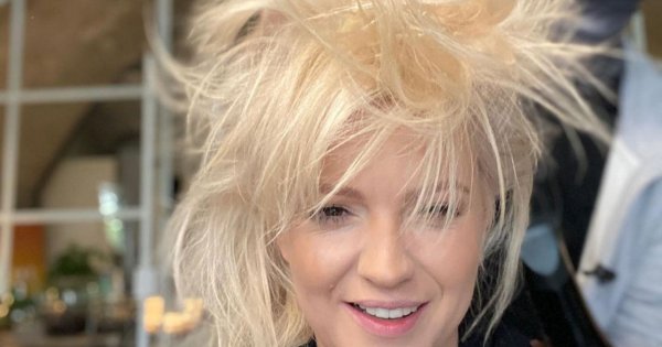 Dorota Szelągowska ma dziś 42 urodziny. Przypominamy jej szałowe fryzury. Pamiętacie jeszcze jej ciemne włosy i prostą grzywkę?