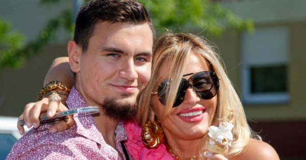 Conan Kaźmierski w kitlu lekarskim rozochocił fanki. Synuś Dagmary znowu zaskakuje