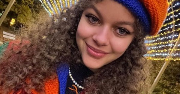Emilia Dankwa z "Rodzinki.pl" w wyprostowanych włosach. Lepiej niż w kręconych?