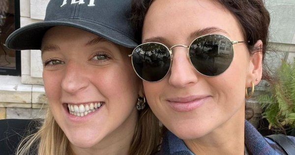 Lara Gessler zadaje szyku niemal miesiąc po porodzie. Wybrała się z małym Bernardem do kawiarni!