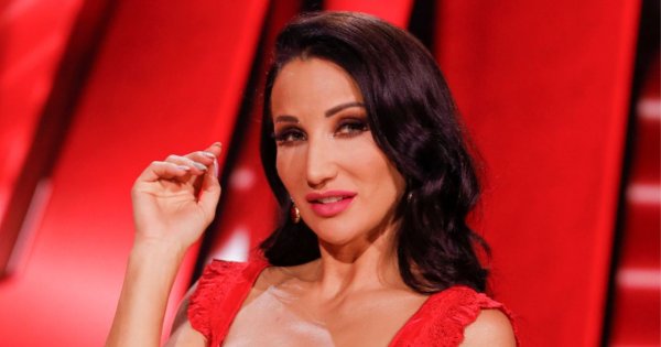 Justyna Steczkowska w "The Voice" w czarnej sukience z wycięciami i bez bielizny? Przesadziła z tą stylizacją?