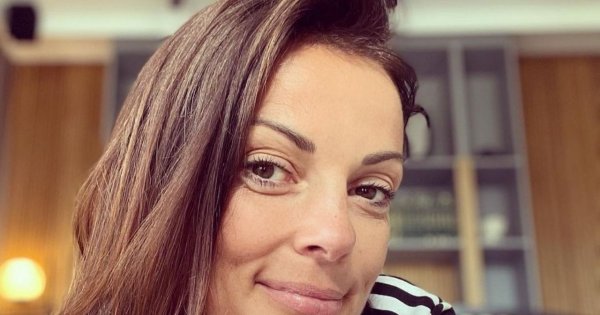 Katarzyna Glinka pozuje w wannie pełnej wody z pianą. Fani: "Co za nogi! Długie do nieba"