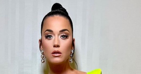 Katy Perry i jej tatuaże: na stopach, nadgarstku, palcach i bicepsie. O jednym z nich nie chce rozmawiać...