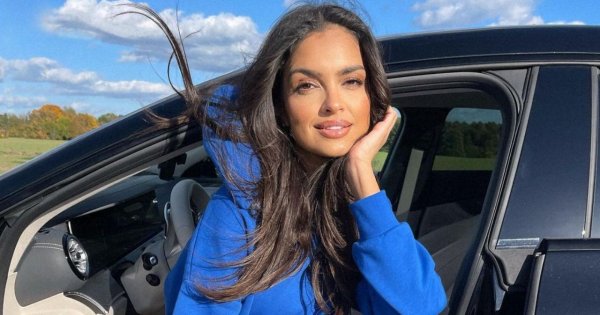 Klaudia El Dursi w kuszącej pozie, pręży się nad basenem! Modelka na jednym zdjęciu nie ma góry od kostiumu!