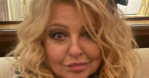 Magda Gessler w pianie, ubrana tylko w złoty naszyjnik. Tak odważnego zdjęcia nigdy nie pokazała