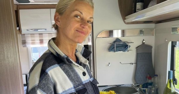 55-letnia Małgorzata Foremniak w młodzieżowej stylizacji. Fani: "Po mistrzowsku łączysz kolory. Petarda!"