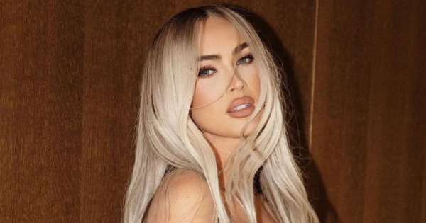 Blond Megan Fox w dżinsowym total looku. Inspirowała się Britney Spears?