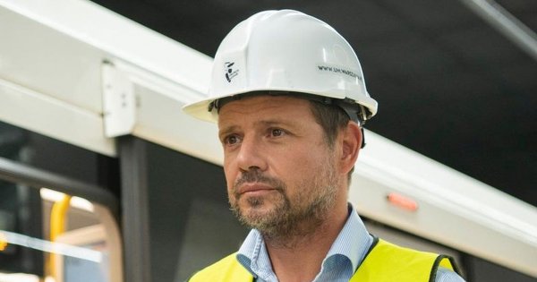 Rafał Trzaskowski w stylizacji z lat '20 i oryginalnych butach. Niezłe ciacho z niego?
