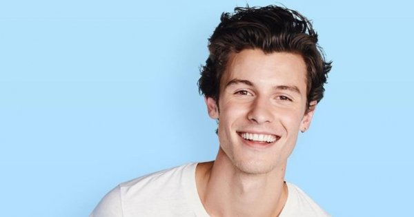 Shawn Mendes i jego tatuaże: na dłoni, rękach, obojczyku. Jeden z nich jest dla niego szczególnie ważny...