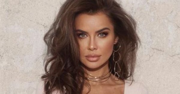 Natalia Siwiec pręży się przed lustrem w bieliźnie. Ktoś pisze: "WOW! Jakie ciało"