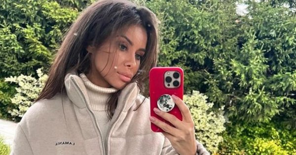 Natalia Siwiec odsłania nogi do nieba w krótkiej mini. Na górę zarzuciła włochaty stanik. Ktoś pisze: "Piękna jak wszystkie inne panie z Instagrama. Wszystkie takie same"