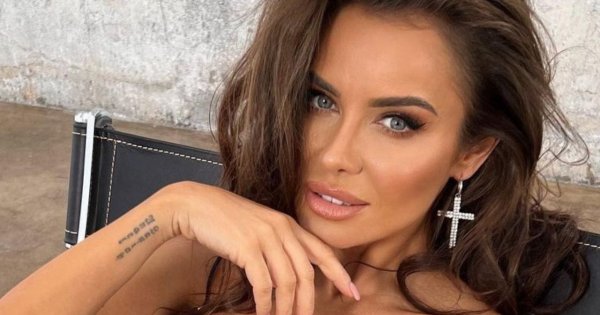 Natalia Siwiec na rodzinnym zdjęciu. Ktoś pisze: "Z daleka pan wygląda w tych okularach jak klaun"