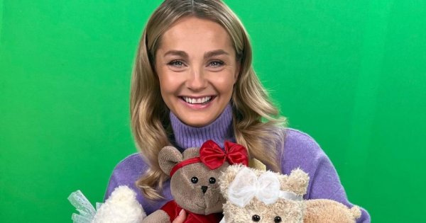 Małgorzata Socha z obłędnie długimi nogami w najmodniejszym kolorze sezonu. Soczysta stylizacja i przystojniak u boku...