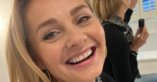 Małgorzata Socha w długiej do ziemi, czarnej, błyszczącej sukience. Zadała szyku? Ktoś pisze: "Milion dolarów"