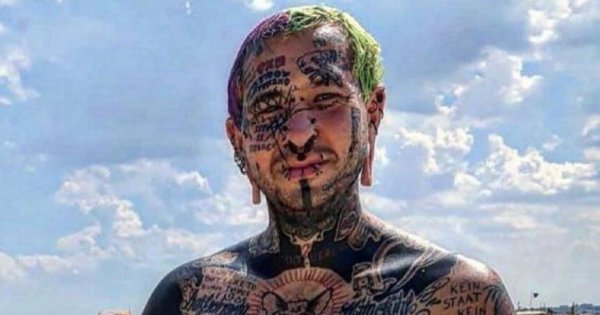 Ten mężczyzna jest uzależniony od tatuaży i kolczyków! Co tydzień robi kolejny. Zobacz, jak wyglądał kiedyś. SZOK!