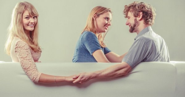 "Sypiam z mężem mojej koleżanki i nie mam wyrzutów sumienia. On po prostu jest świetny w łóżku"