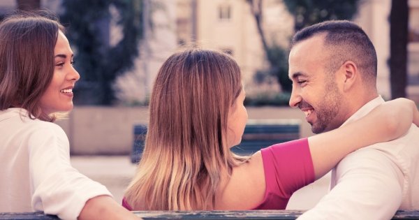 "Koleżanka flirtuje z moim mężem. Robi to na moich oczach! Co za bezczelne babsko..."