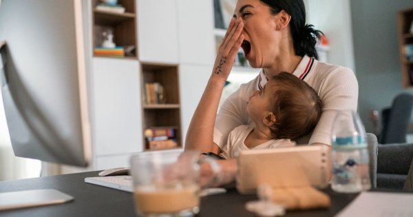 "Nie cierpię zajmować się 6-miesięczną córką, dlatego wróciłam do pracy. Każdy nazywa mnie złą matką"