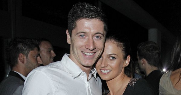 Anna Lewandowska na starych zdjęciach! Jak ona patrzyła na Roberta! Wspierała go, gdy grał jeszcze w Zniczu Pruszków!