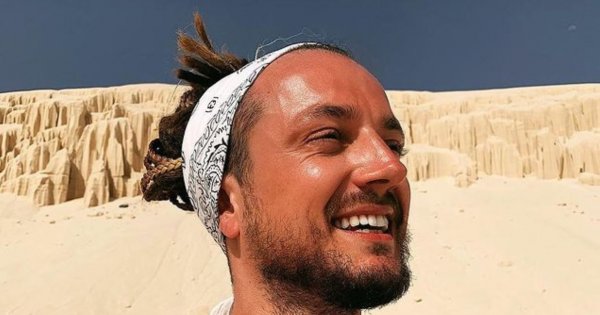 Aleksander Milwiw-Baron i jego tatuaże: na palcach i przedramionach, klatce piersiowej. Jeden z nich jest niezwykły...
