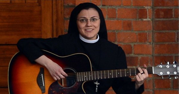 Zakonnica, która wygrała "The Voice", zrzuciła habit! Czym się dziś zajmuje?