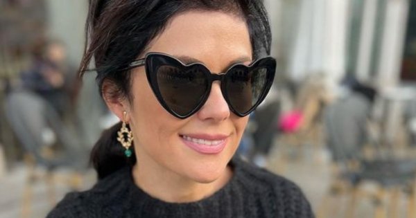 Katarzyna Cichopek odsłania nogi w modnej kreacji. Fani krytyczni: "Peselu nie oszukasz"