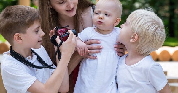 "Siostra ma trójkę dzieci i każde z innym... Wstyd aż komukolwiek powiedzieć. Zmarnowała sobie życie!"