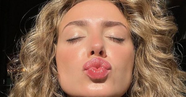 Wiktoria Gąsiewska w obcisłej sukience z zaokrąglonym brzuszkiem. Fani: "Czy ty jesteś w ciąży"?
