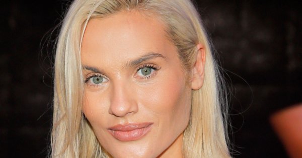 Karolina Gilon w czarnym topie i miniówce podbija ściankę! Nogi ma aż do nieba!