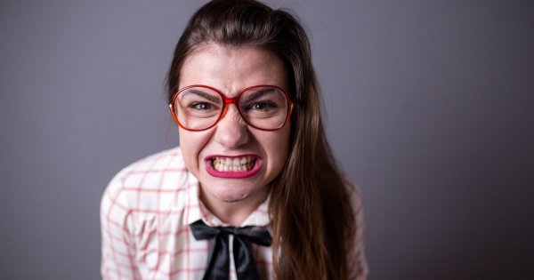 "Mój mąż chce, żebym upodobniła się do jego ulubionej aktorki. Zaczęło się od przefarbowania włosów..."