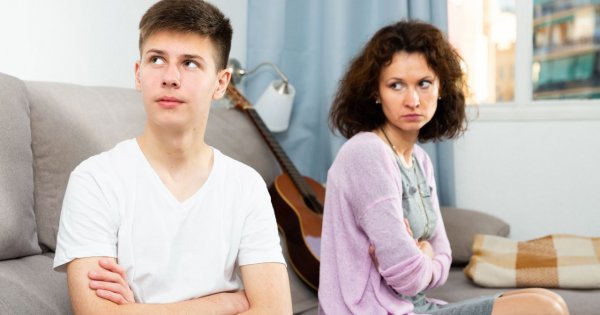 "Mojego syna wychowywali dziadkowie. Po latach próbuję odbudować tę więź, ale Karol dosadnie powiedział mi, co o tym sądzi"