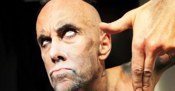 Nergal i jego tatuaże: na rękach, dłoni, za uchem. Na niektóre nikt by się nie zdecydował...