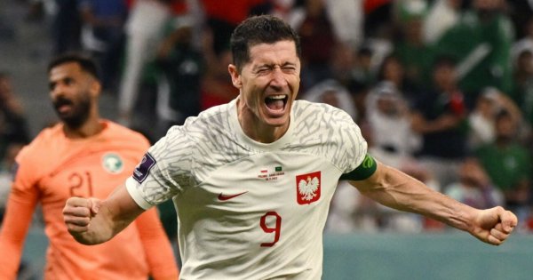 Robert Lewandowski popłakał się na meczu Polska-Arabia Saudyjska! Rzucił się na murawę!